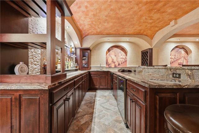 1608 NW Sunridge Drive, Blue Springs, MO 64015