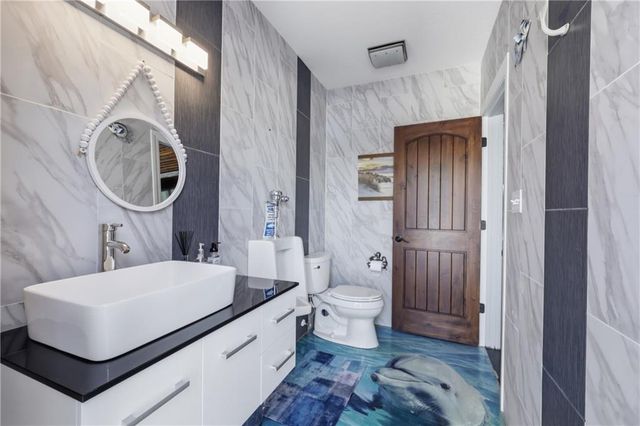 1608 NW Sunridge Drive, Blue Springs, MO 64015