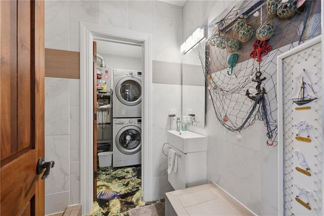 1608 NW Sunridge Drive, Blue Springs, MO 64015