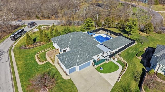 1608 NW Sunridge Drive, Blue Springs, MO 64015
