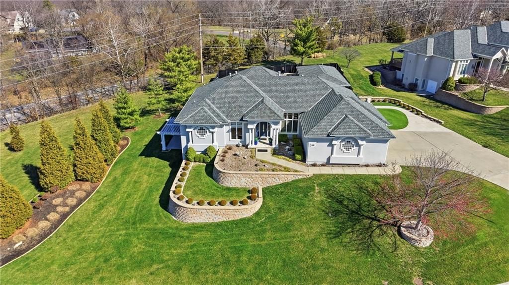 1608 NW Sunridge Drive, Blue Springs, MO 64015