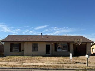 2210 Lynn Dr, Big Spring, TX 79720