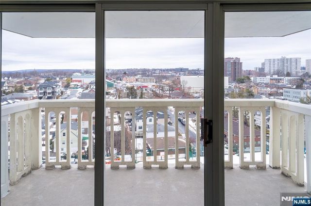555 North Avenue 10C, Fort Lee, NJ 07024