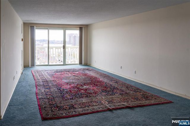 555 North Avenue 10C, Fort Lee, NJ 07024