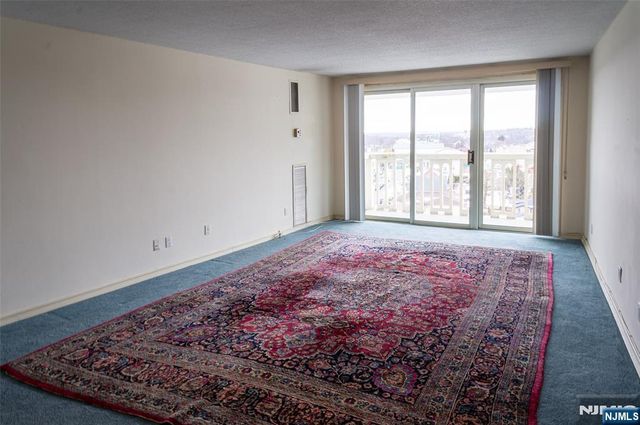 555 North Avenue 10C, Fort Lee, NJ 07024