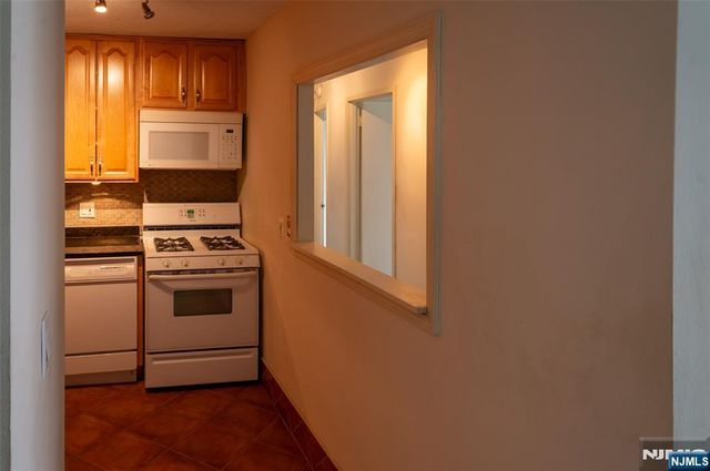 555 North Avenue 10C, Fort Lee, NJ 07024
