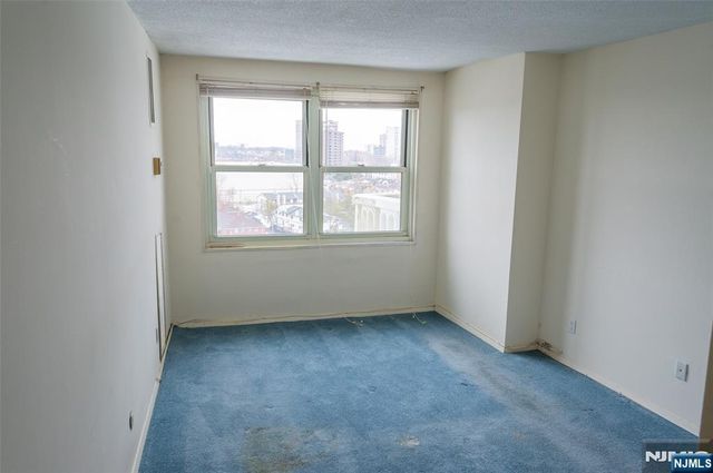 555 North Avenue 10C, Fort Lee, NJ 07024