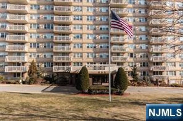 555 North Avenue 10C, Fort Lee, NJ 07024