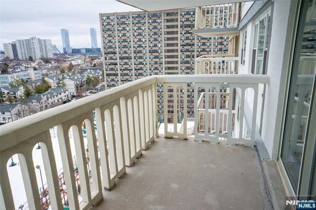 555 North Avenue 10C, Fort Lee, NJ 07024