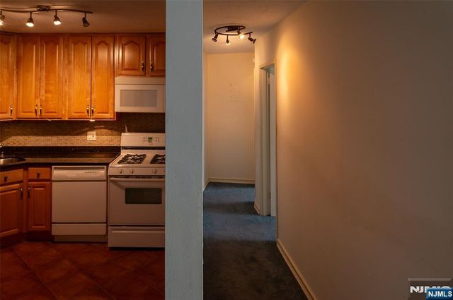 555 North Avenue 10C, Fort Lee, NJ 07024