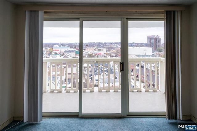 555 North Avenue 10C, Fort Lee, NJ 07024