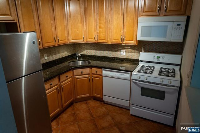 555 North Avenue 10C, Fort Lee, NJ 07024