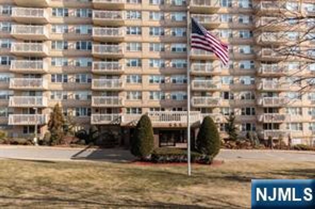 555 North Avenue 10C, Fort Lee, NJ 07024