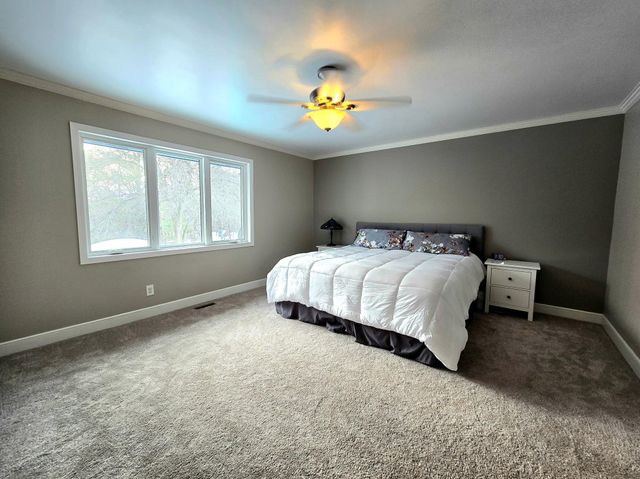 2237 Chelmsford Lane, Saint Cloud, MN 56301