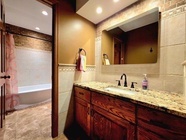 2237 Chelmsford Lane, Saint Cloud, MN 56301