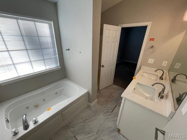 20 Delta Drive, Collinsville, IL 62234