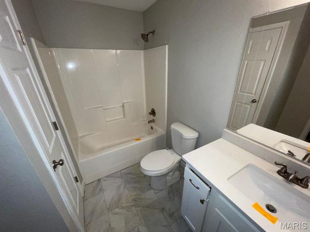 20 Delta Drive, Collinsville, IL 62234