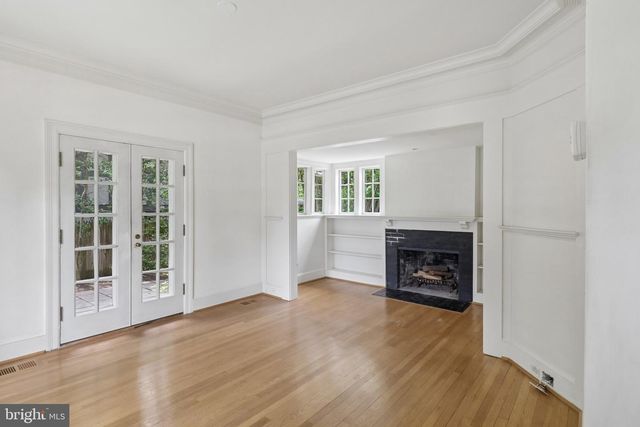 2920 44TH PL NW, Washington, DC 20016