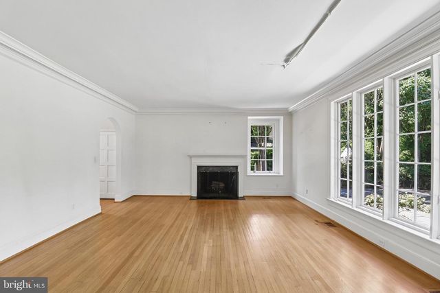 2920 44TH PL NW, Washington, DC 20016
