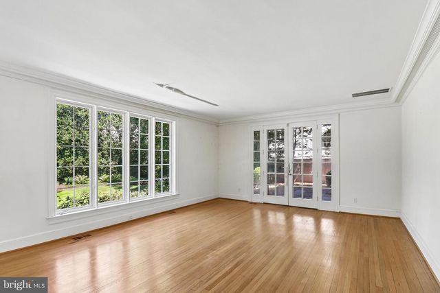 2920 44TH PL NW, Washington, DC 20016