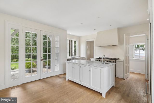 2920 44TH PL NW, Washington, DC 20016