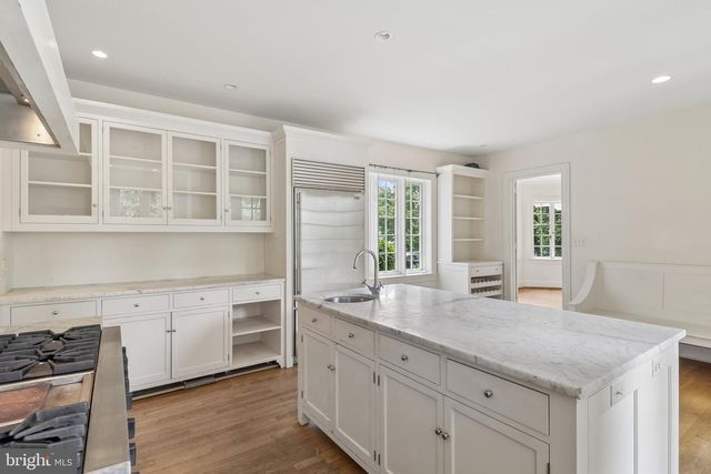 2920 44TH PL NW, Washington, DC 20016
