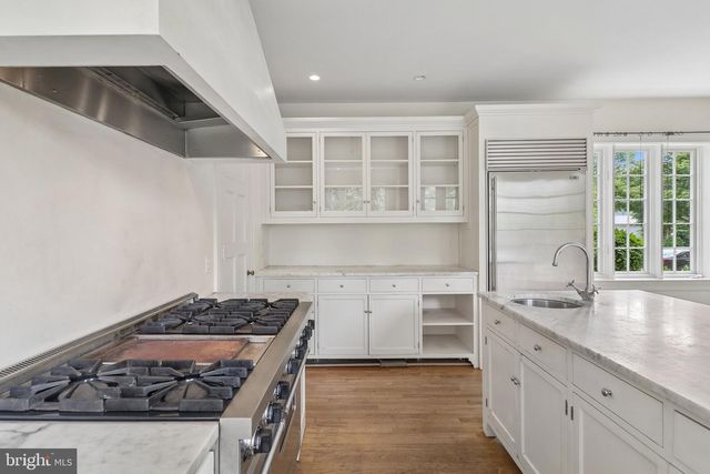 2920 44TH PL NW, Washington, DC 20016