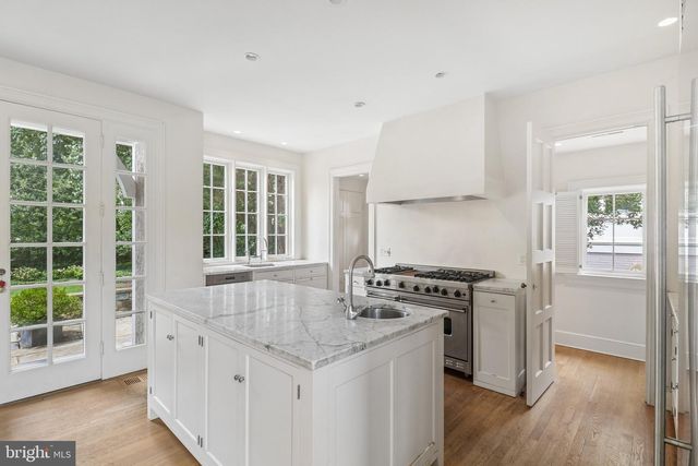 2920 44TH PL NW, Washington, DC 20016