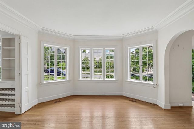 2920 44TH PL NW, Washington, DC 20016