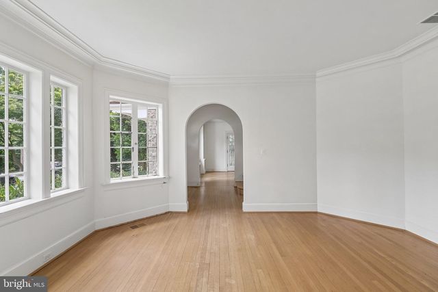 2920 44TH PL NW, Washington, DC 20016