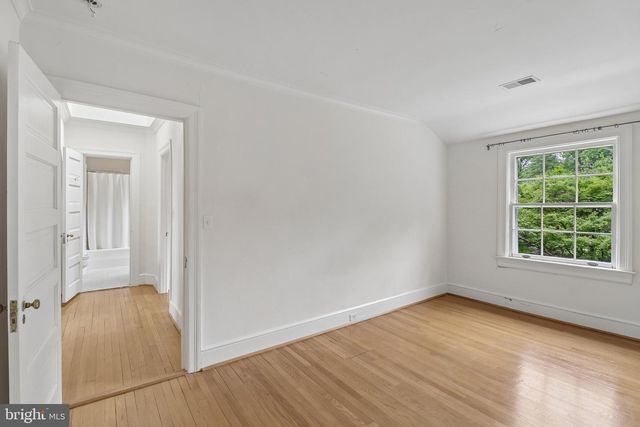 2920 44TH PL NW, Washington, DC 20016