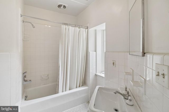 2920 44TH PL NW, Washington, DC 20016