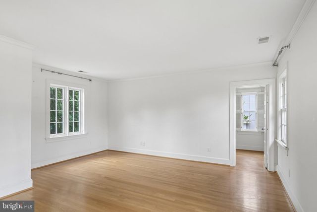2920 44TH PL NW, Washington, DC 20016