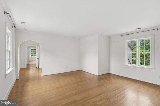 2920 44TH PL NW, Washington, DC 20016