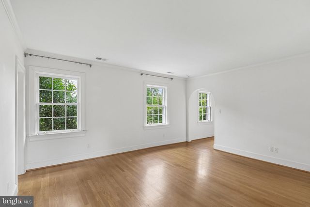 2920 44TH PL NW, Washington, DC 20016