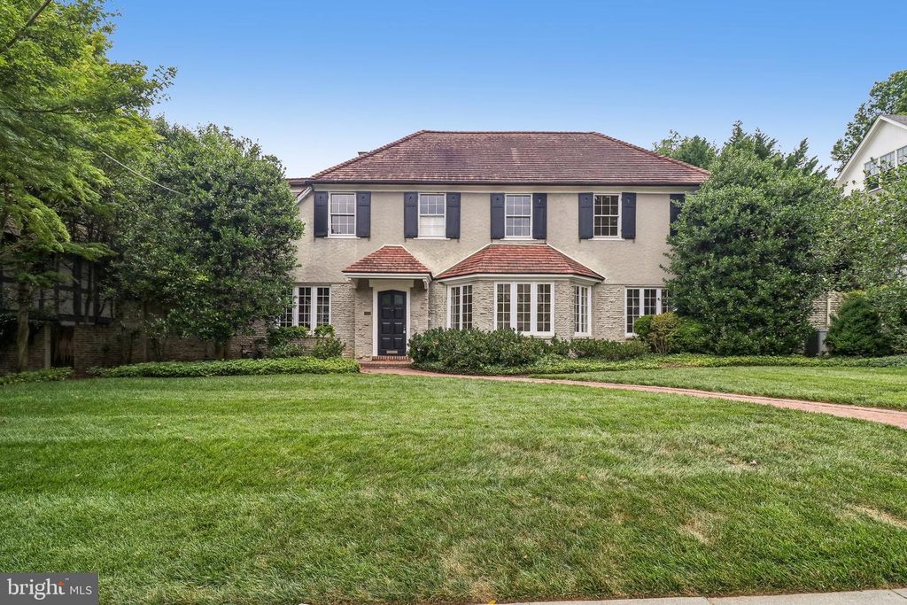 2920 44TH PL NW, Washington, DC 20016