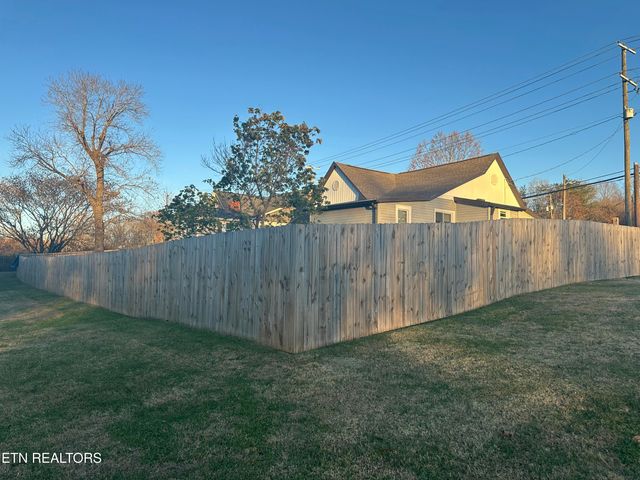 929 Maryville Pike, Knoxville, TN 37920