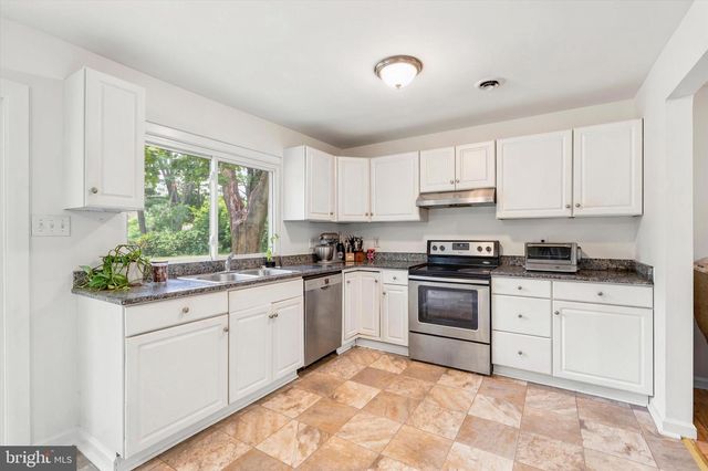 374 S JENNERSVILLE RD, West Grove, PA 19390