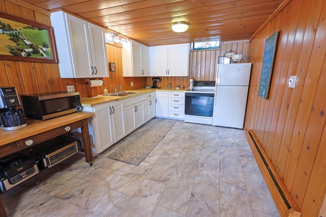 6490 145th Avenue, Laketown Twp, MI 49423