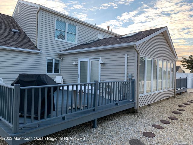 107 Carlton Place, Mantoloking, NJ 08738