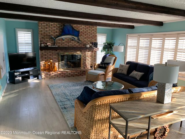 107 Carlton Place, Mantoloking, NJ 08738