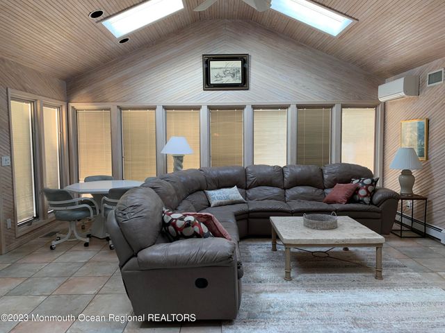 107 Carlton Place, Mantoloking, NJ 08738