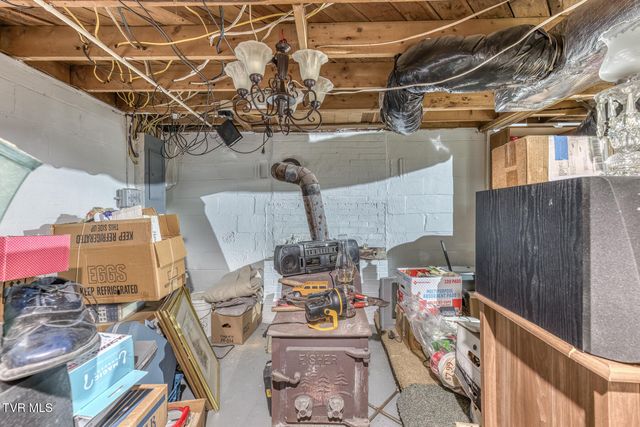 633 Old Airport Road, Bristol, VA 24201