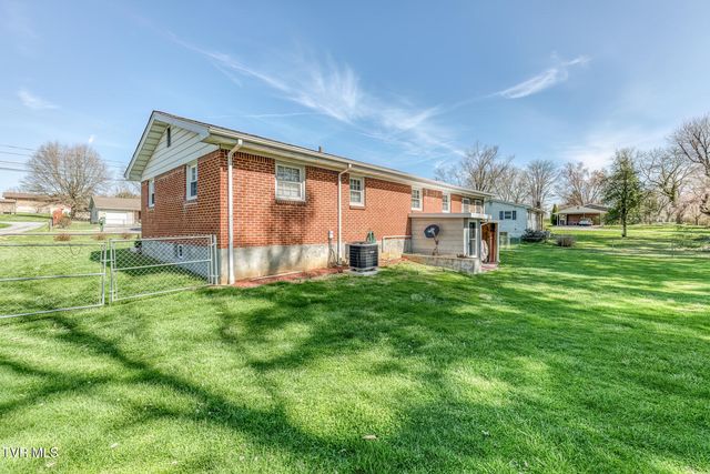 633 Old Airport Road, Bristol, VA 24201