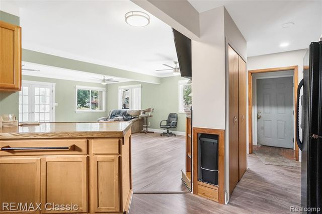 525 E Lewiston Avenue, Ferndale, MI 48220