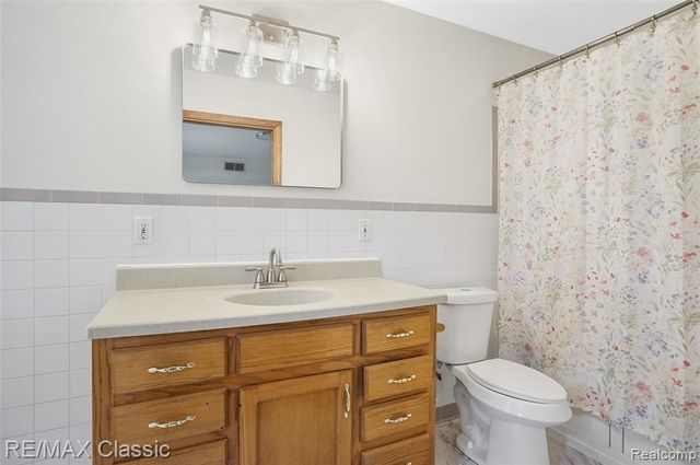 525 E Lewiston Avenue, Ferndale, MI 48220