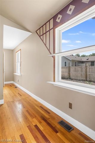 525 E Lewiston Avenue, Ferndale, MI 48220