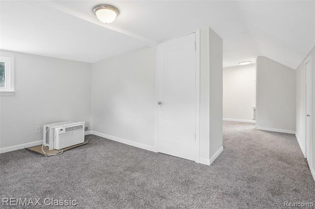 525 E Lewiston Avenue, Ferndale, MI 48220