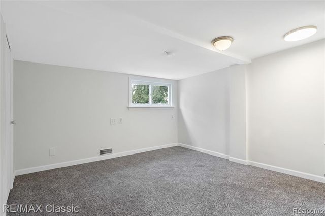 525 E Lewiston Avenue, Ferndale, MI 48220