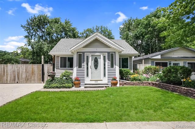 525 E Lewiston Avenue, Ferndale, MI 48220
